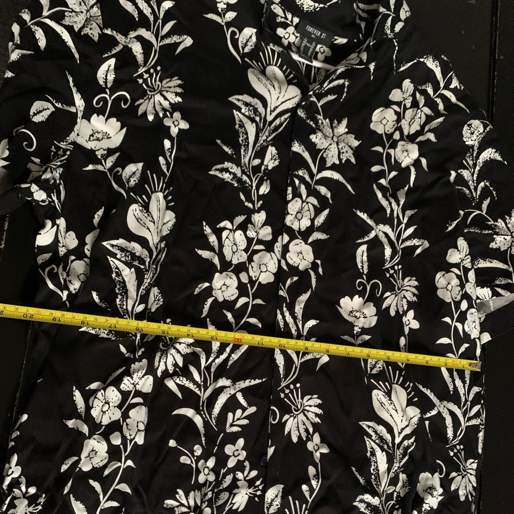 FOREVER 21 MEN - Black and White Floral Button Up Dress Shirt Size XL - Picture 3 of 4